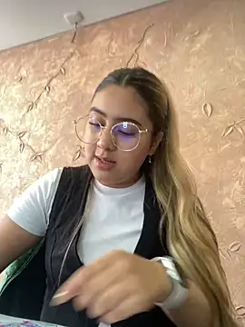 Miabonnett  online show from March 21, 3:13 pm