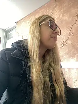 Miabonnett  online show from November 4, 12:09 pm