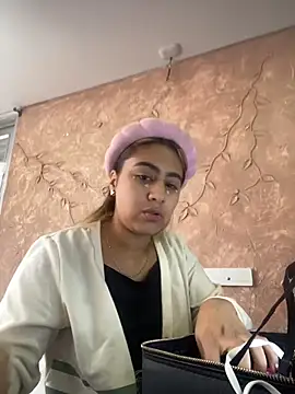 Miabonnett  online show from December 4, 12:15 pm