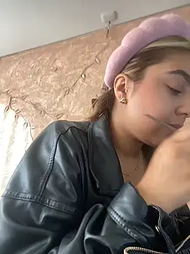 Miabonnett  online show from October 31, 12:13 pm