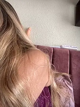 Miabonnett  online show from April 16, 3:46 pm