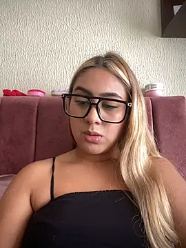 Miabonnett  online show from April 18, 7:07 pm