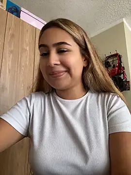 Snapshot of Miabonnett_ chatting on June 16, 4:51 pm Miabonnett online show from June 16, 4:51 pm