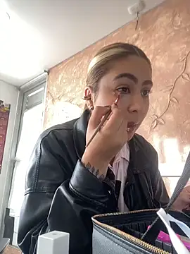 Miabonnett  online show from November 22, 12:15 pm