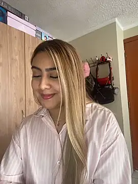 Snapshot of Miabonnett_ chatting on July 14, 5:08 pm Miabonnett online show from July 14, 5:08 pm