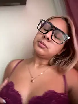 Miabonnett  online show from April 10, 12:01 pm