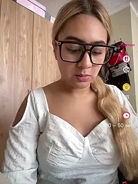 Miabonnett  online show from May 8, 3:05 pm