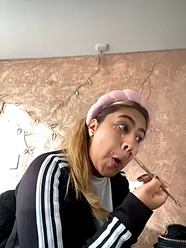 Miabonnett  online show from December 5, 12:26 pm