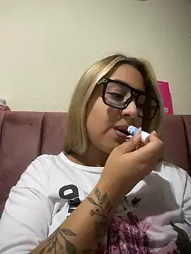Miabonnett  online show from April 21, 12:12 am