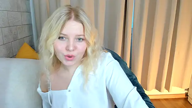 Snapshot of Eva_Kynu chatting on December 6, 7:59 am Eva Kynu online show from December 6, 7:59 am