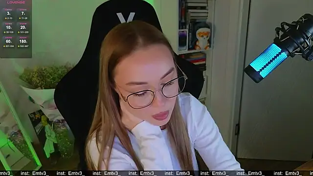 Emili1- online show from December 2, 1:02 pm