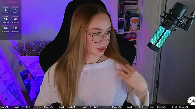 Emili1- online show from December 3, 1:54 pm