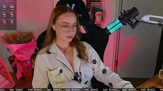 Emili1- online show from December 1, 11:44 am