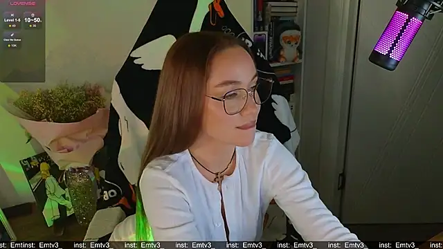 Emili1- online show from November 18, 5:49 pm