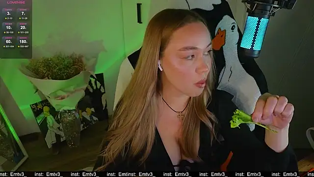 Emili1- online show from November 15, 5:17 pm