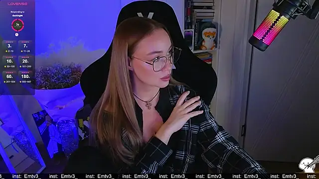 Emili1- online show from December 5, 1:53 pm