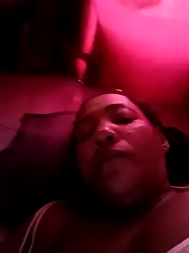 Snapshot of Grazzy85 chatting on February 8, 10:18 am Grazzy85 online show from February 8, 10:18 am