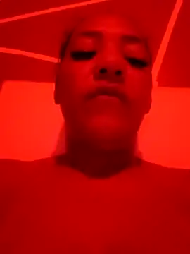 Snapshot of Grazzy85 chatting on December 6, 6:22 pm Grazzy85 online show from December 6, 6:22 pm