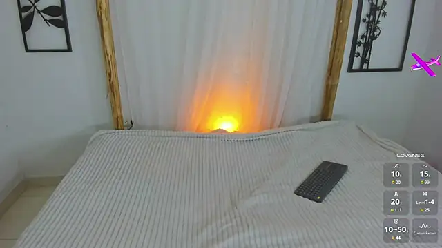 Snapshot of _RedMoon chatting on November 7, 8:02 pm RedMoon online show from November 7, 8:02 pm