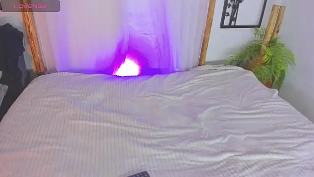 Snapshot of _RedMoon chatting on October 23, 8:51 pm RedMoon online show from October 23, 8:51 pm