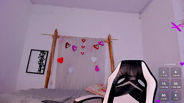 Snapshot of _RedMoon chatting on February 27, 7:37 pm RedMoon online show from February 27, 7:37 pm
