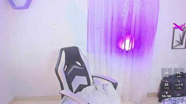 Snapshot of _RedMoon chatting on October 25, 8:42 pm RedMoon online show from October 25, 8:42 pm