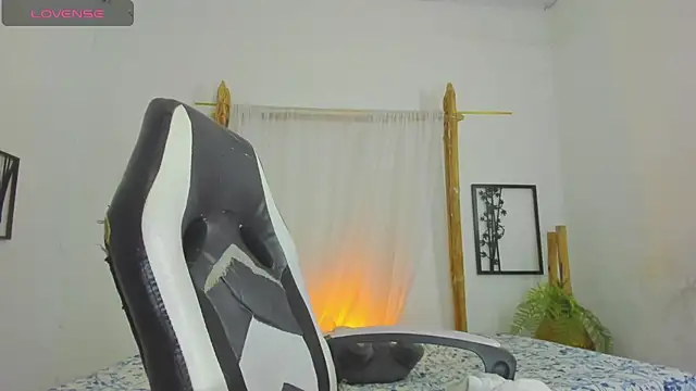 Snapshot of _RedMoon chatting on November 10, 10:37 pm RedMoon online show from November 10, 10:37 pm