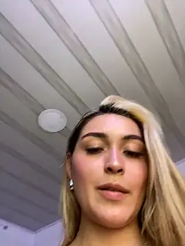 Snapshot of emma_oxford chatting on February 28, 8:39 pm emma oxford online show from February 28, 8:39 pm