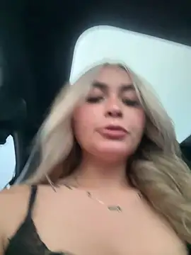 Snapshot of emma_oxford chatting on February 7, 11:02 pm emma oxford online show from February 7, 11:02 pm