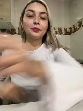 Snapshot of emma_oxford chatting on March 11, 11:47 pm emma oxford online show from March 11, 11:47 pm