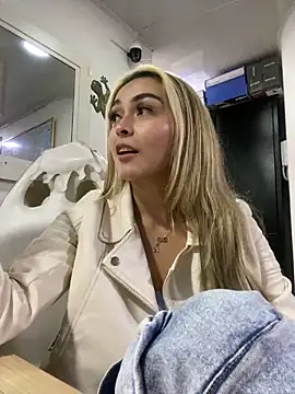 Snapshot of emma_oxford chatting on February 26, 7:45 am emma oxford online show from February 26, 7:45 am