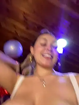 Snapshot of emma_oxford chatting on February 17, 8:49 pm emma oxford online show from February 17, 8:49 pm