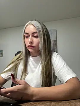 Snapshot of emma_oxford chatting on February 7, 12:40 am emma oxford online show from February 7, 12:40 am