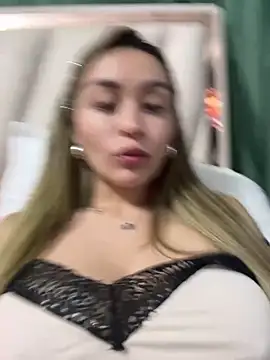 Snapshot of emma_oxford chatting on February 1, 2:54 am emma oxford online show from February 1, 2:54 am