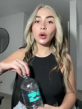 Snapshot of emma_oxford chatting on February 10, 12:09 am emma oxford online show from February 10, 12:09 am