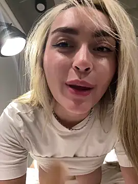 Snapshot of emma_oxford chatting on March 2, 5:08 am emma oxford online show from March 2, 5:08 am