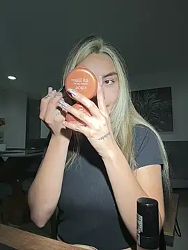 Snapshot of emma_oxford chatting on February 25, 2:23 am emma oxford online show from February 25, 2:23 am