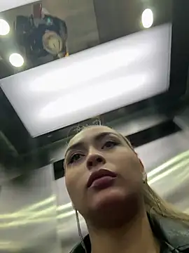 Snapshot of emma_oxford chatting on March 3, 1:23 am emma oxford online show from March 3, 1:23 am