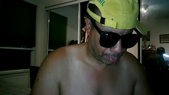 Snapshot of pimpdaddy4ever chatting on June 11, 5:04 am pimpdaddy4ever online show from June 11, 5:04 am