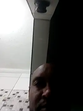 Snapshot of Beto0815 chatting on February 11, 8:52 pm Beto0815 online show from February 11, 8:52 pm