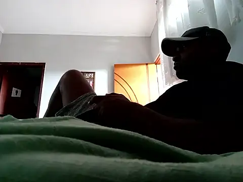 Snapshot of Beto0815 chatting on February 4, 4:13 pm Beto0815 online show from February 4, 4:13 pm