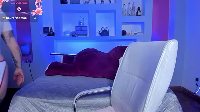 ViolettaBaker  online show from March 10, 7:40 pm