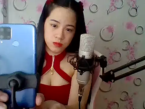Snapshot of Nana-68 chatting on March 12, 1:19 pm Nana-68 online show from March 12, 1:19 pm