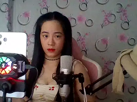 Snapshot of Nana-68 chatting on March 3, 6:20 am Nana-68 online show from March 3, 6:20 am