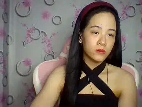Snapshot of Nana-68 chatting on October 18, 12:51 pm Nana-68 online show from October 18, 12:51 pm