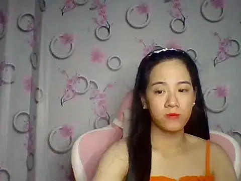Snapshot of Nana-68 chatting on October 13, 1:34 pm Nana-68 online show from October 13, 1:34 pm
