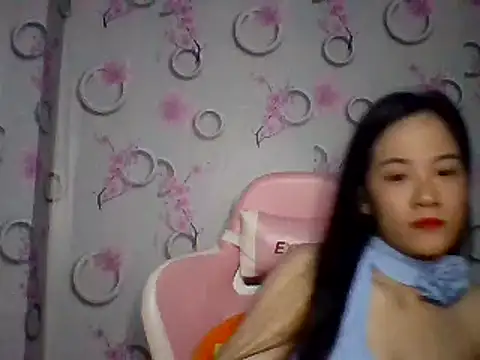 Snapshot of Nana-68 chatting on October 2, 1:36 pm Nana-68 online show from October 2, 1:36 pm