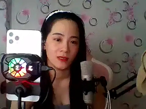 Snapshot of Nana-68 chatting on March 2, 1:37 am Nana-68 online show from March 2, 1:37 am