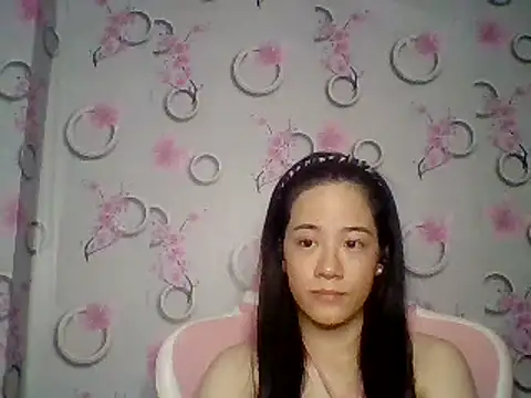 Snapshot of Nana-68 chatting on September 27, 1:50 pm Nana-68 online show from September 27, 1:50 pm