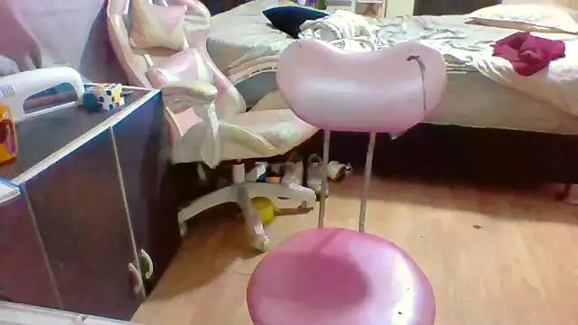 Jennxdolls online show from February 17, 9:32 pm